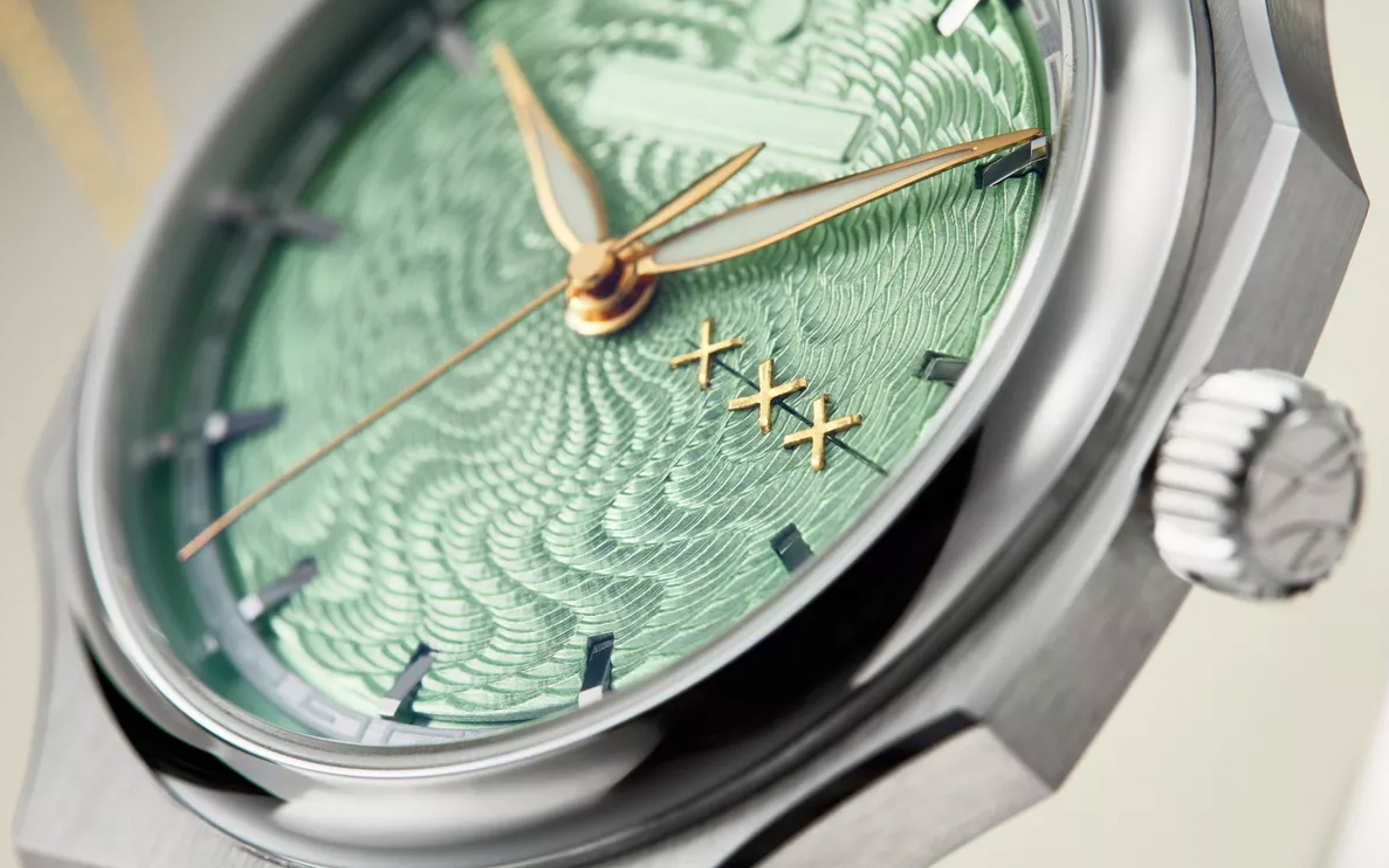 Un cadran recousu par Seconde Seconde pour Atelier Wen et Wristcheck